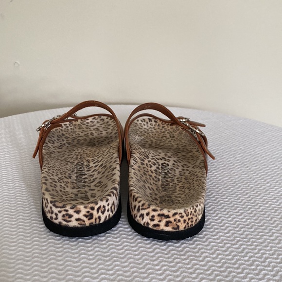 Mephisto Size 37 metallic gold Cheetah 🐆 print with rhinestones - Picture 3 of 10